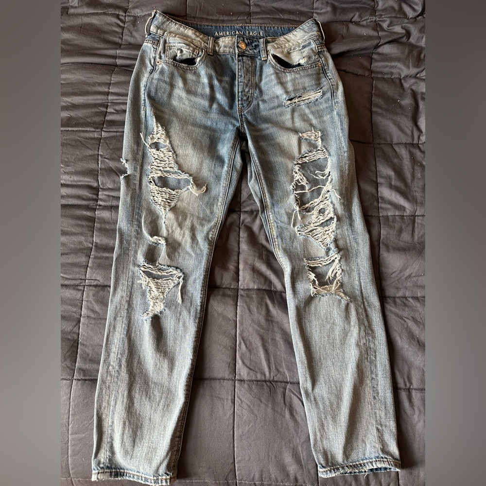 American Eagle super soft Tom Girl Jeans- distressed
